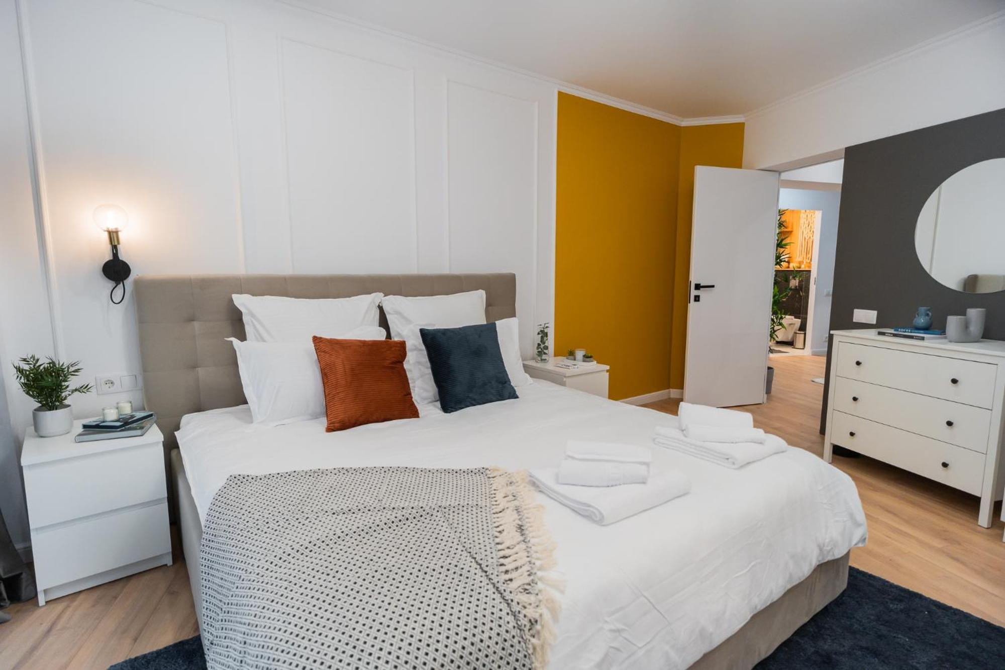 Urban Pearl - Old Town - Unique 4Br/3Ba Apartment บูคาเรสต์ ภายนอก รูปภาพ