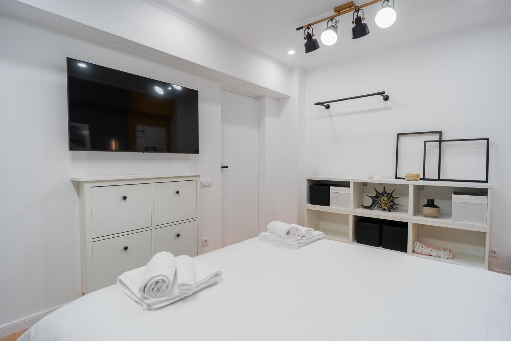 Urban Pearl - Old Town - Unique 4Br/3Ba Apartment บูคาเรสต์ ภายนอก รูปภาพ