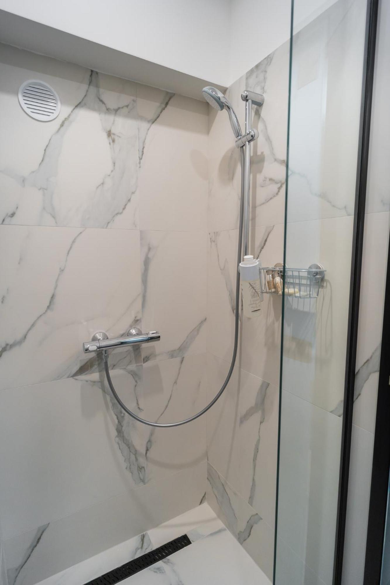 Urban Pearl - Old Town - Unique 4Br/3Ba Apartment บูคาเรสต์ ภายนอก รูปภาพ
