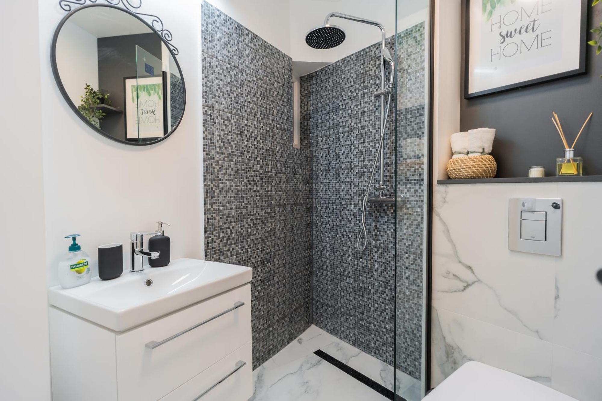 Urban Pearl - Old Town - Unique 4Br/3Ba Apartment บูคาเรสต์ ภายนอก รูปภาพ